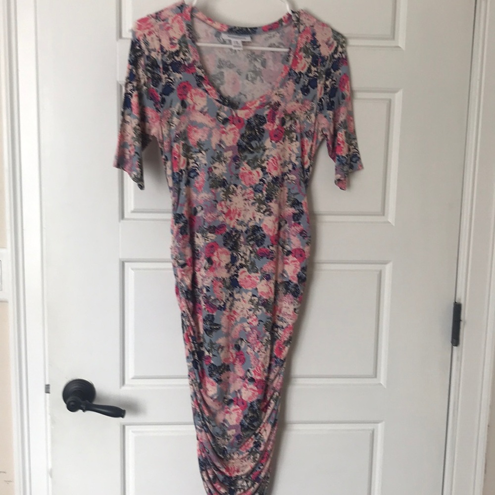 Floral fitted maternity dress